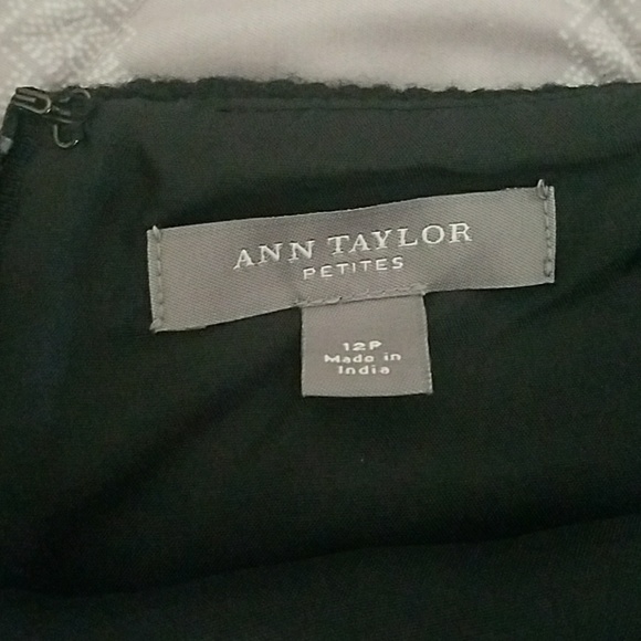 Black tweed skirt with sequin detail - Picture 2 of 2